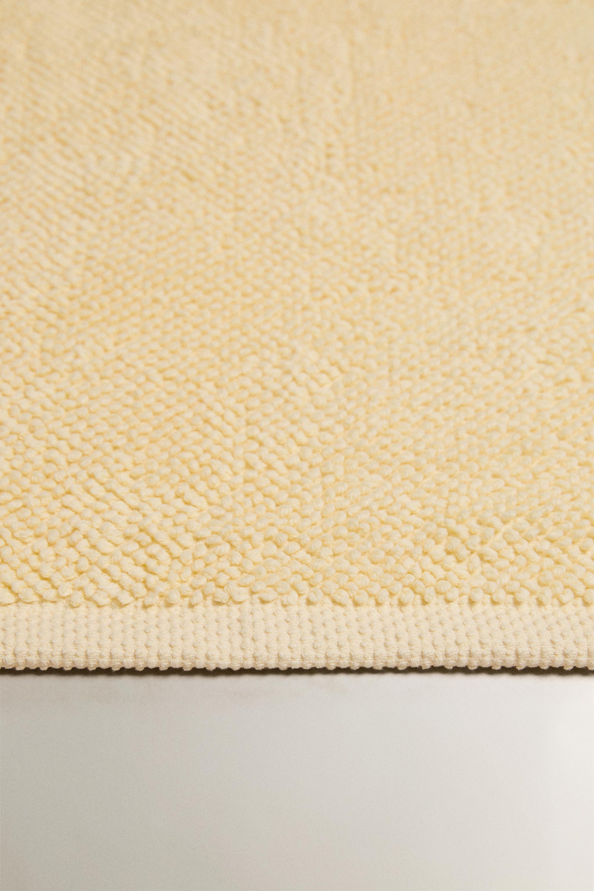 PLAIN BATH MAT — Light yellow