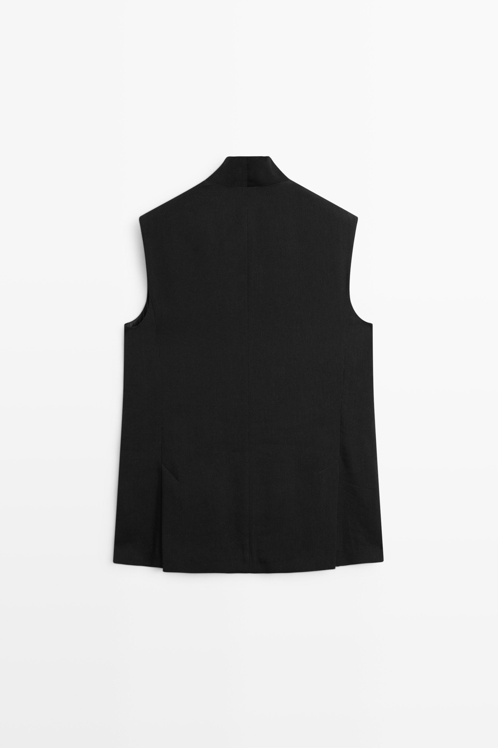 High-neck vest