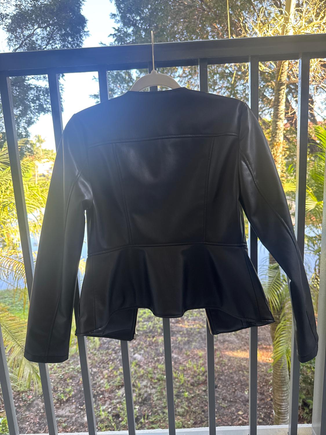 HOODED FAUX LEATHER VEST - Image 2