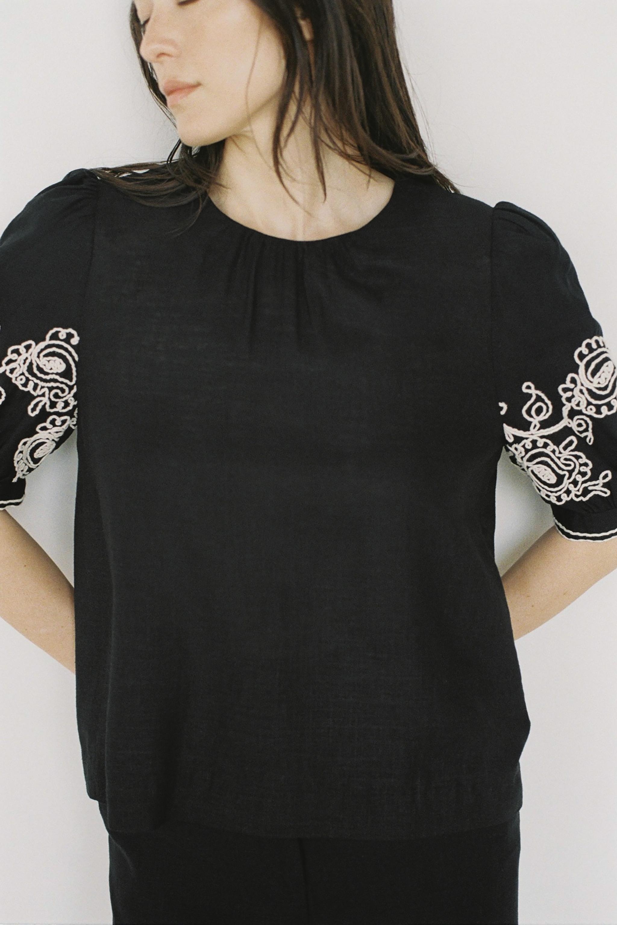 リネン混刺繍入りトップス ZW COLLECTION - ブラック | ZARA