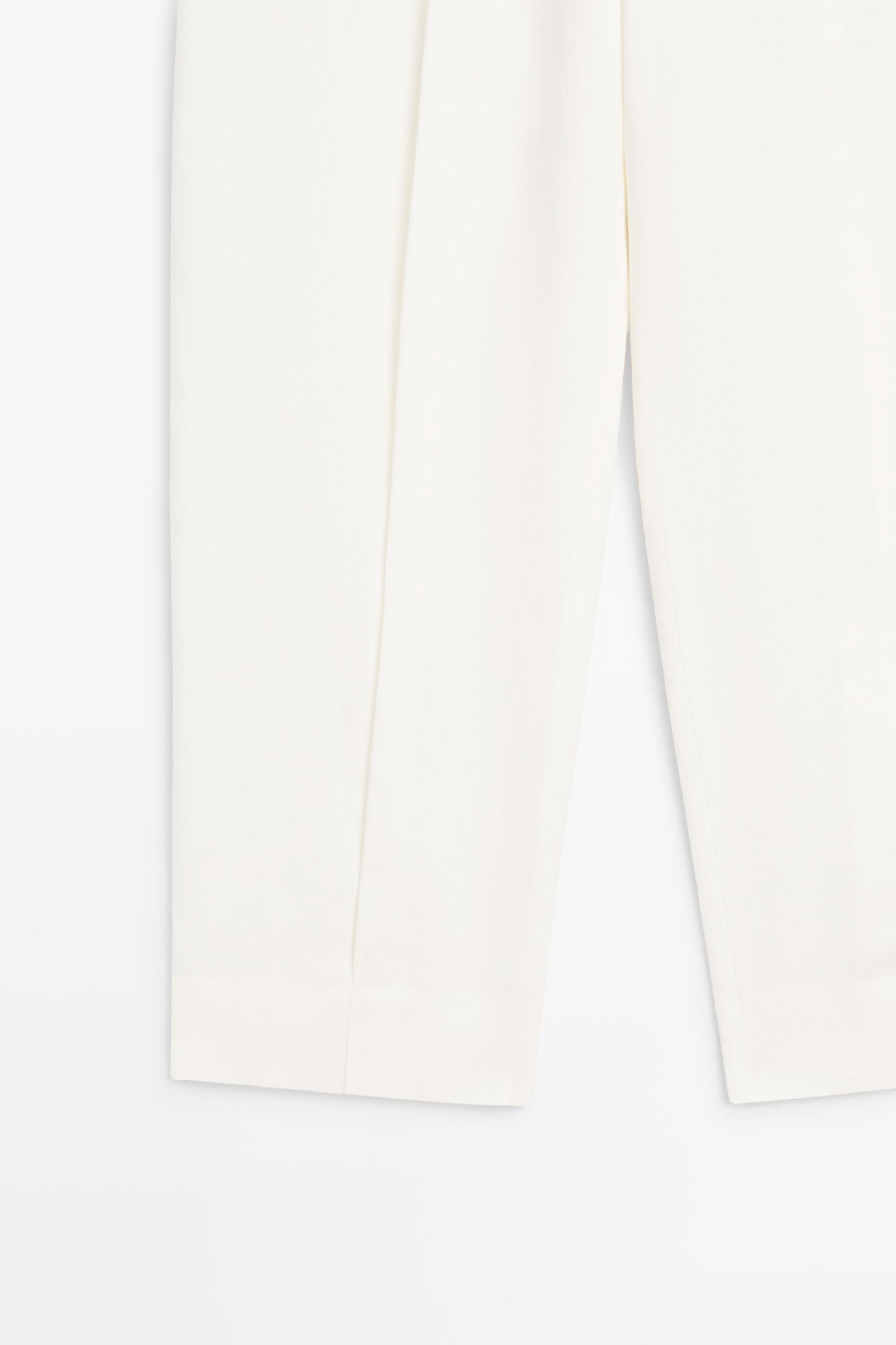 Linen trousers with darts