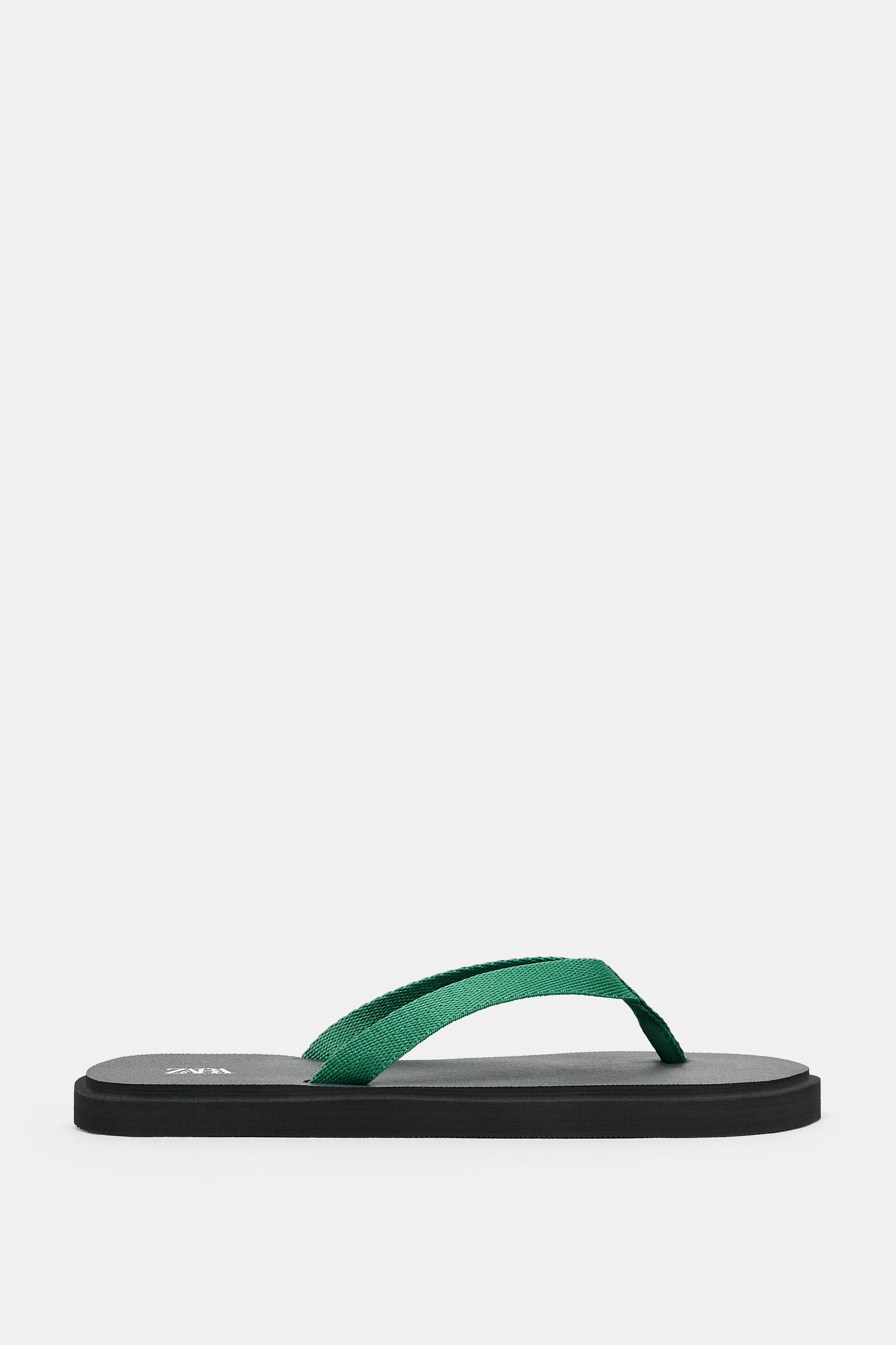 CONTRAST FLAT SANDALS