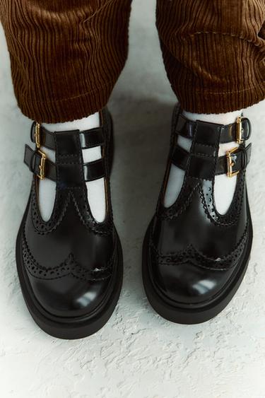 ZAPATO DETALLES PICADOS - Negro de Zara - Imagen 0
