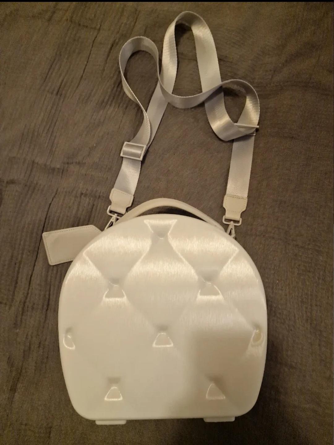 CUSTOMISABLE RIGID TRAVEL CASE