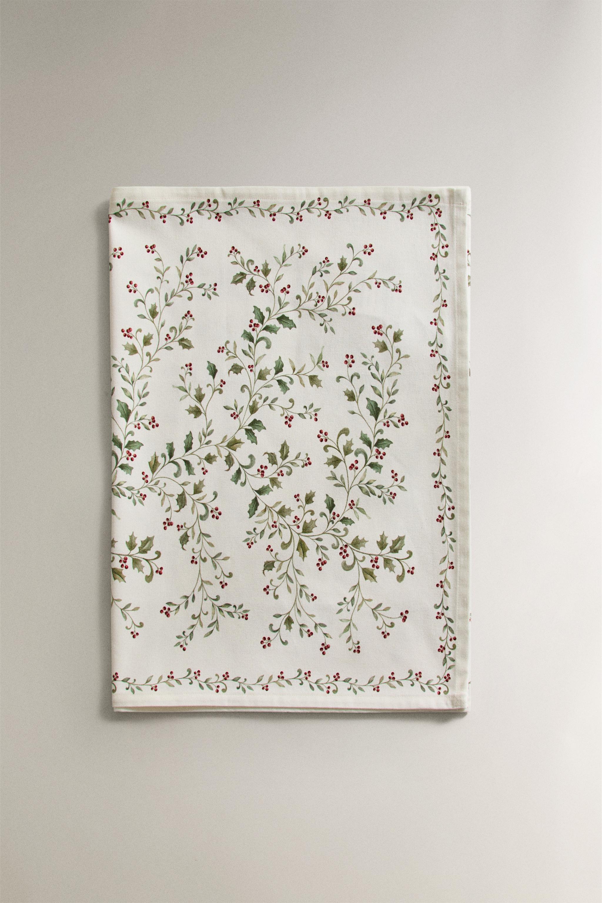 CHRISTMAS HOLLY LEAF TABLE RUNNER