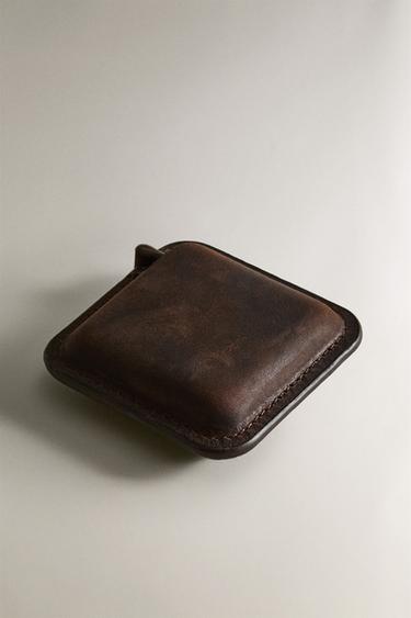 MÈTRE RUBAN CARRÉ EN CUIR - Marron de Zara - Image 1