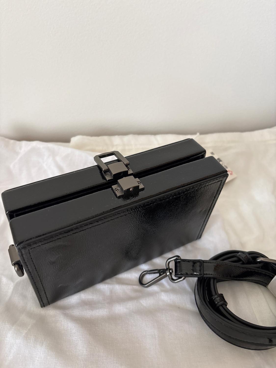 RIGID FAUX PATENT LEATHER MINI CROSSBODY BOX BAG - Image 5