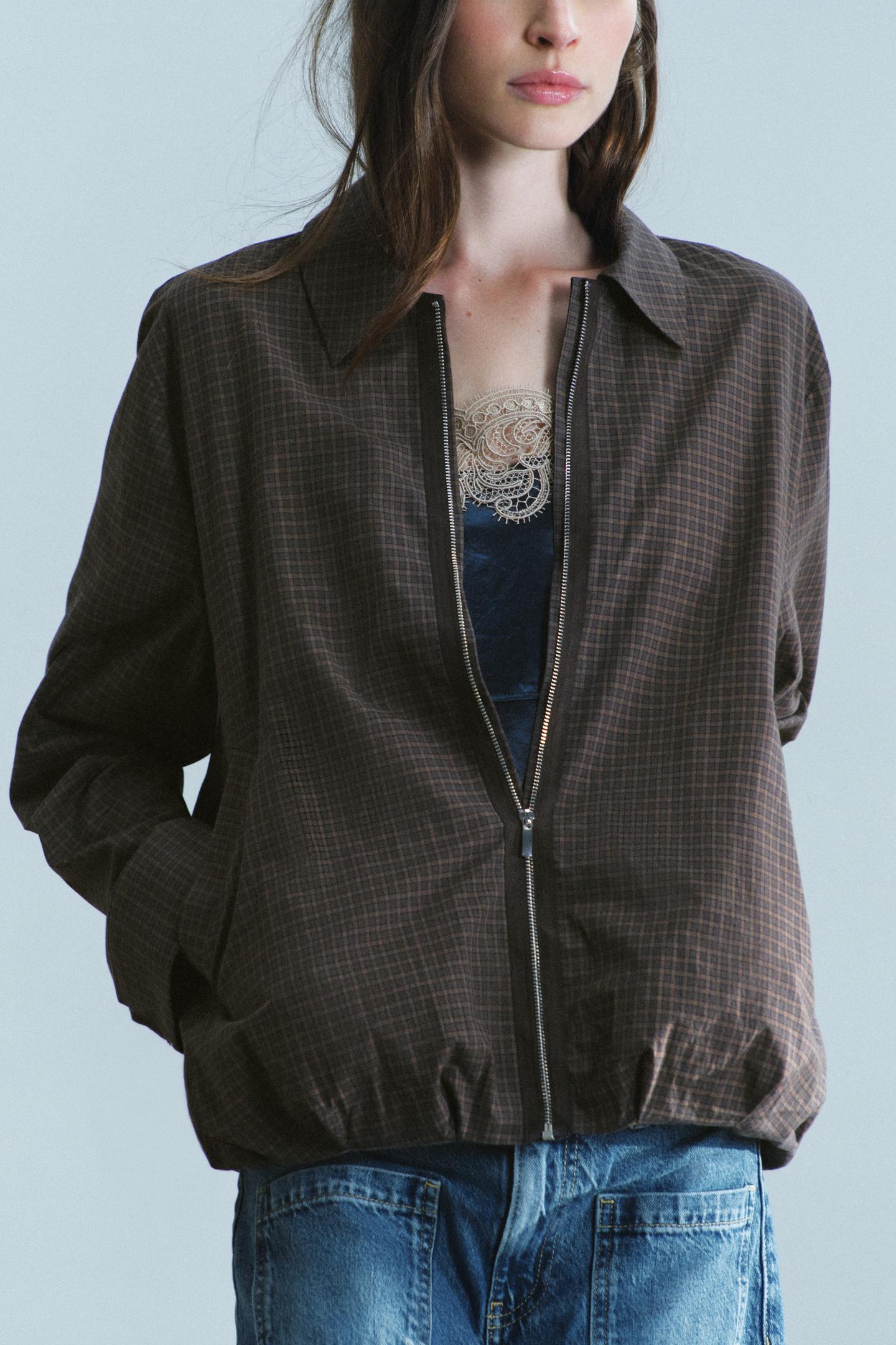 Женская куртка Zara ZW Collection Plaid Bomber, цвет: Коричневый — фото 3