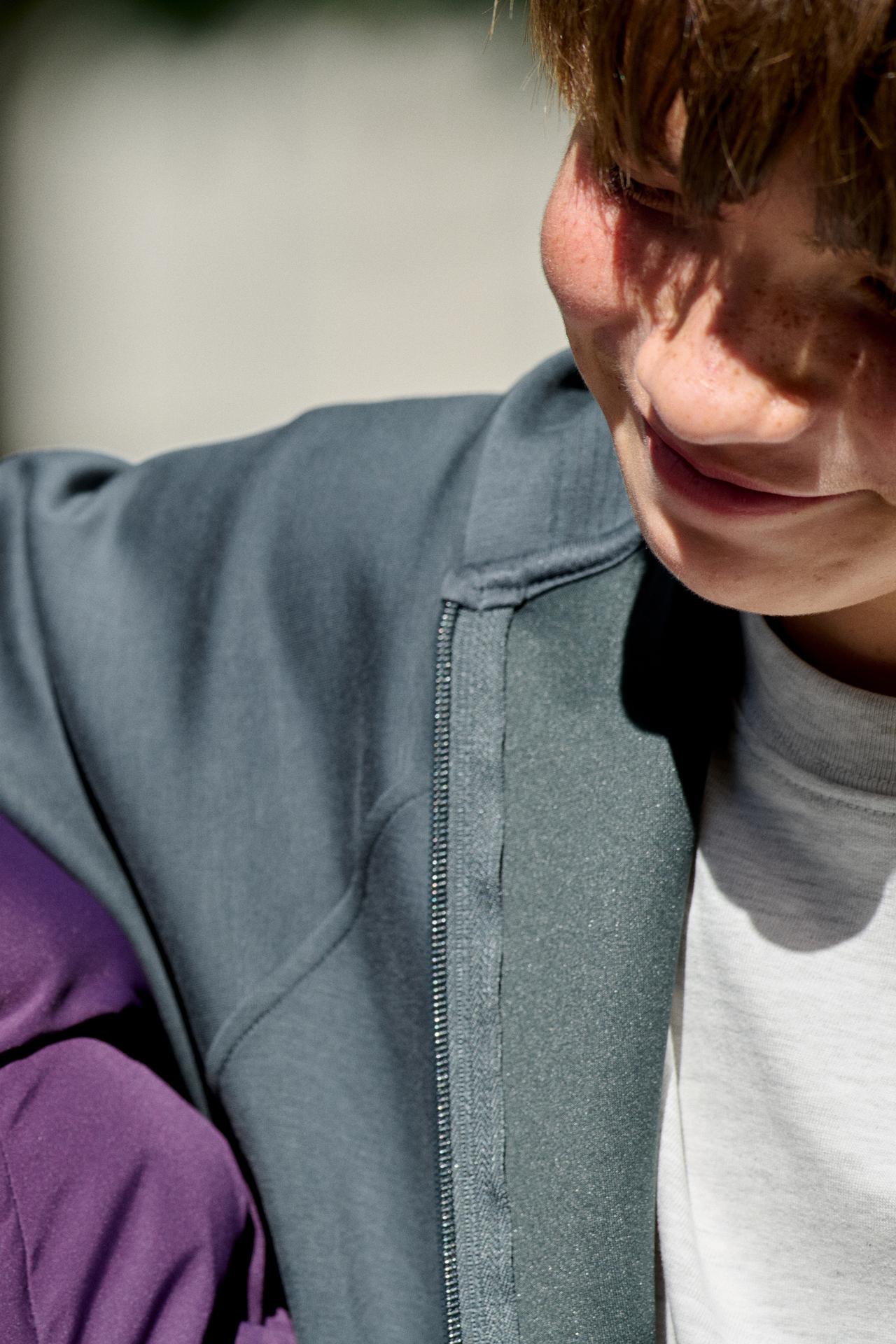 SPORTY ZIP-UP HOODIE — Dark green