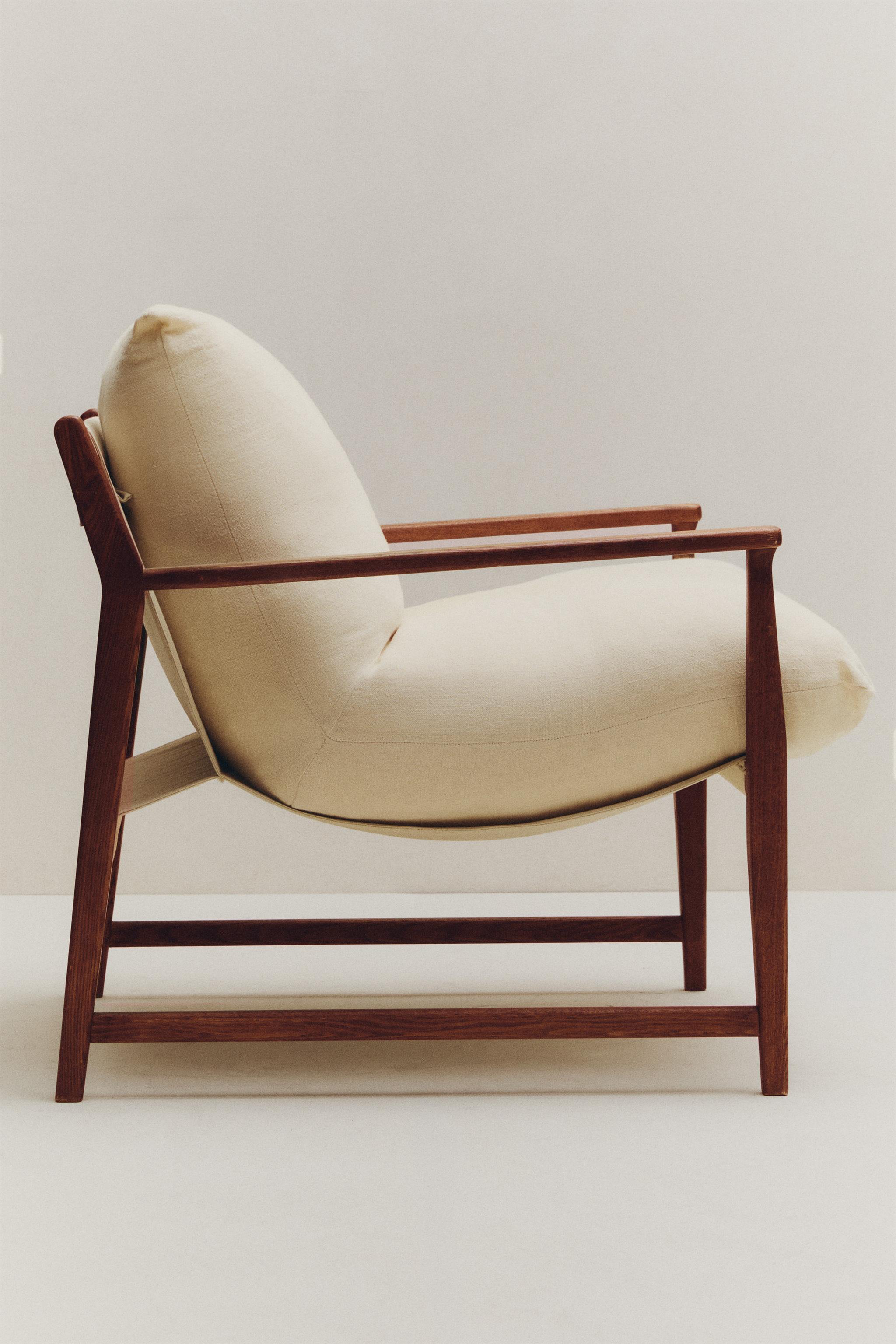 FAUTEUIL EN BOIS ET COUSSIN DÉHOUSSABLE