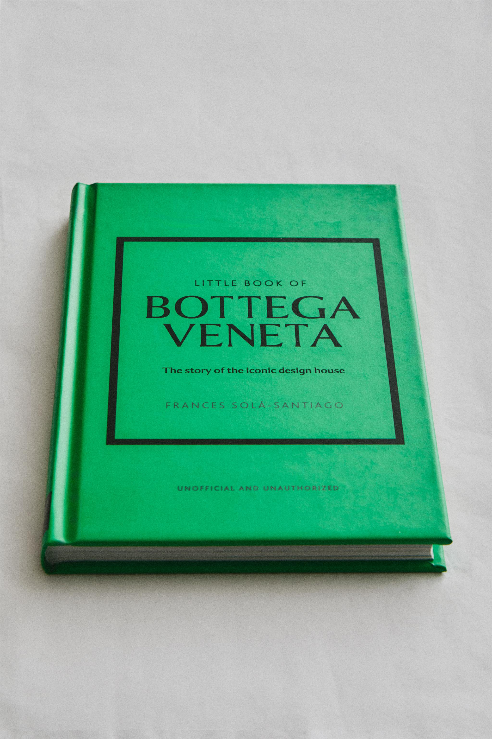 THE LITTLE BOOK OF BOTTEGA VENETA (ENGLISH)