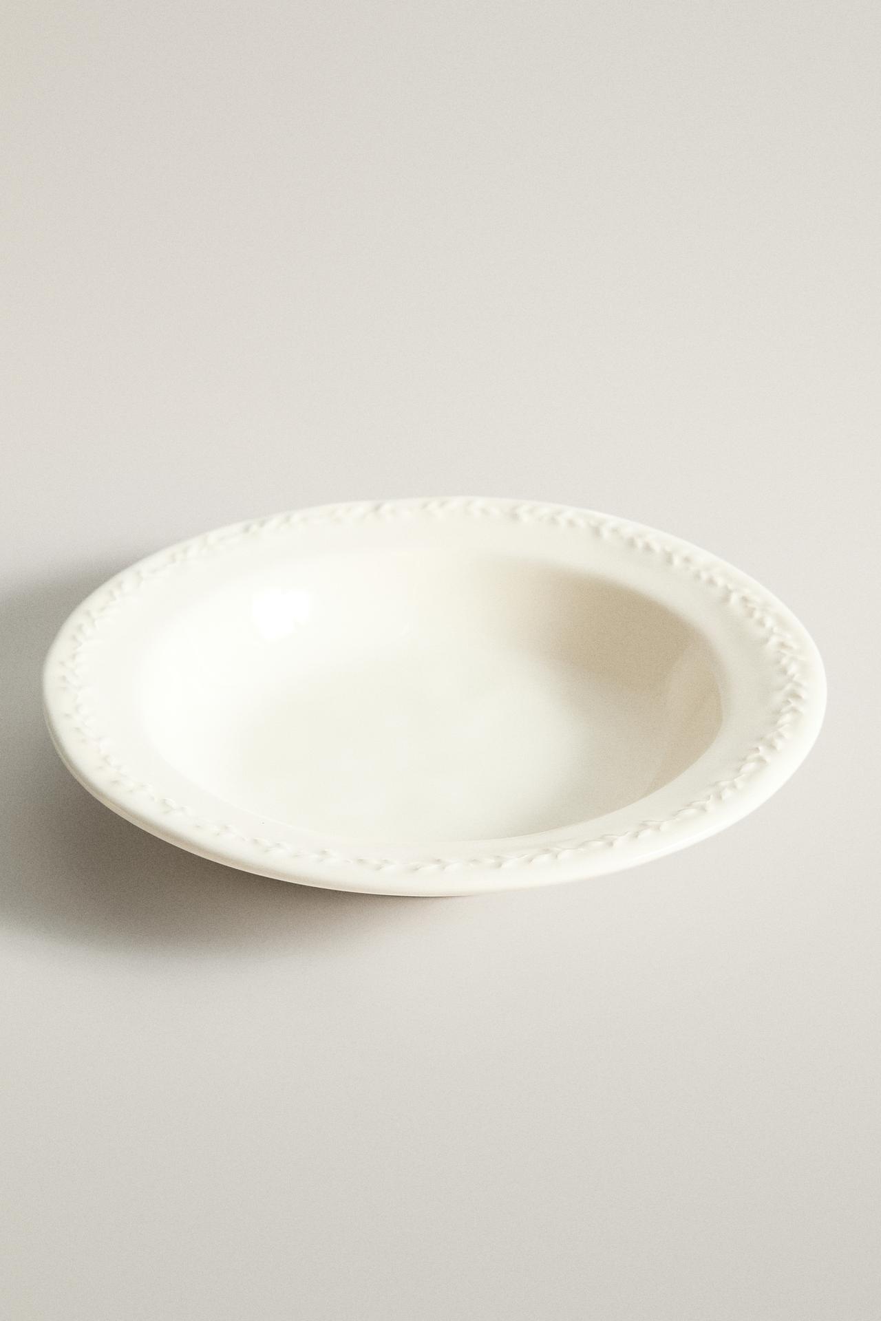 EARTHENWARE SOUP PLATE WITH RAISED RIM — Cream