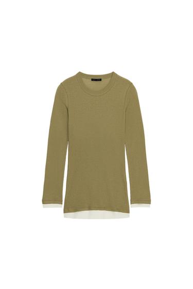 Front view of a fitted brown T-shirt, round neck, extra long sleeves and a straight hem with a double effect.