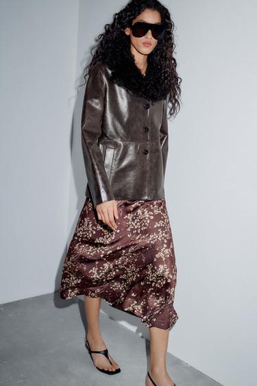 FALDA MIDI FLORES ZW COLLECTION - BURDEOS de Zara