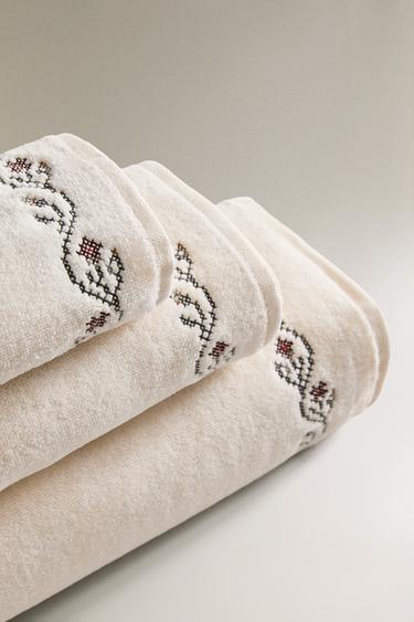 CROSS-STITCH EMBROIDERED BATH TOWEL - Ivory by Zara - Image 1