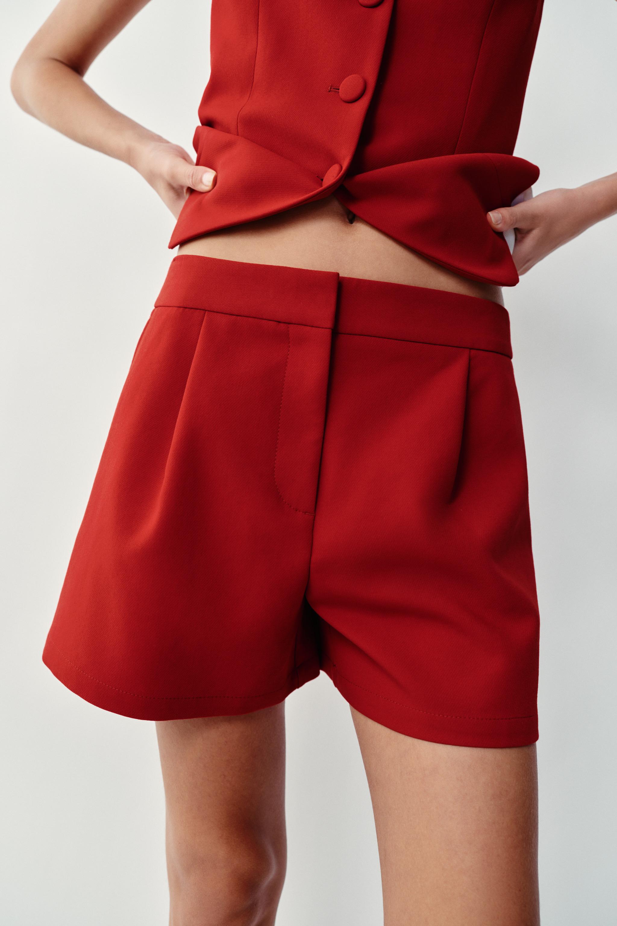 PLEATED SHORTS — Red