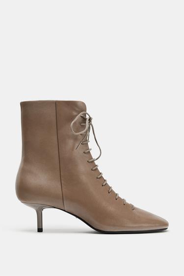 LEDERSTIEFELETTE MIT ABSATZ UND SCHNÜRUNG - Maulwurfsgrau von Zara