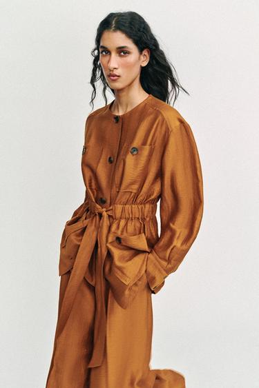 جاكيت سفاري بحزام من الكتان - كاري الخاص بـ Zara