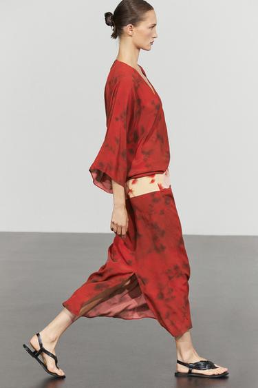 Robe fluide imprimée avec ceinture - Rouge soutenu de Zara