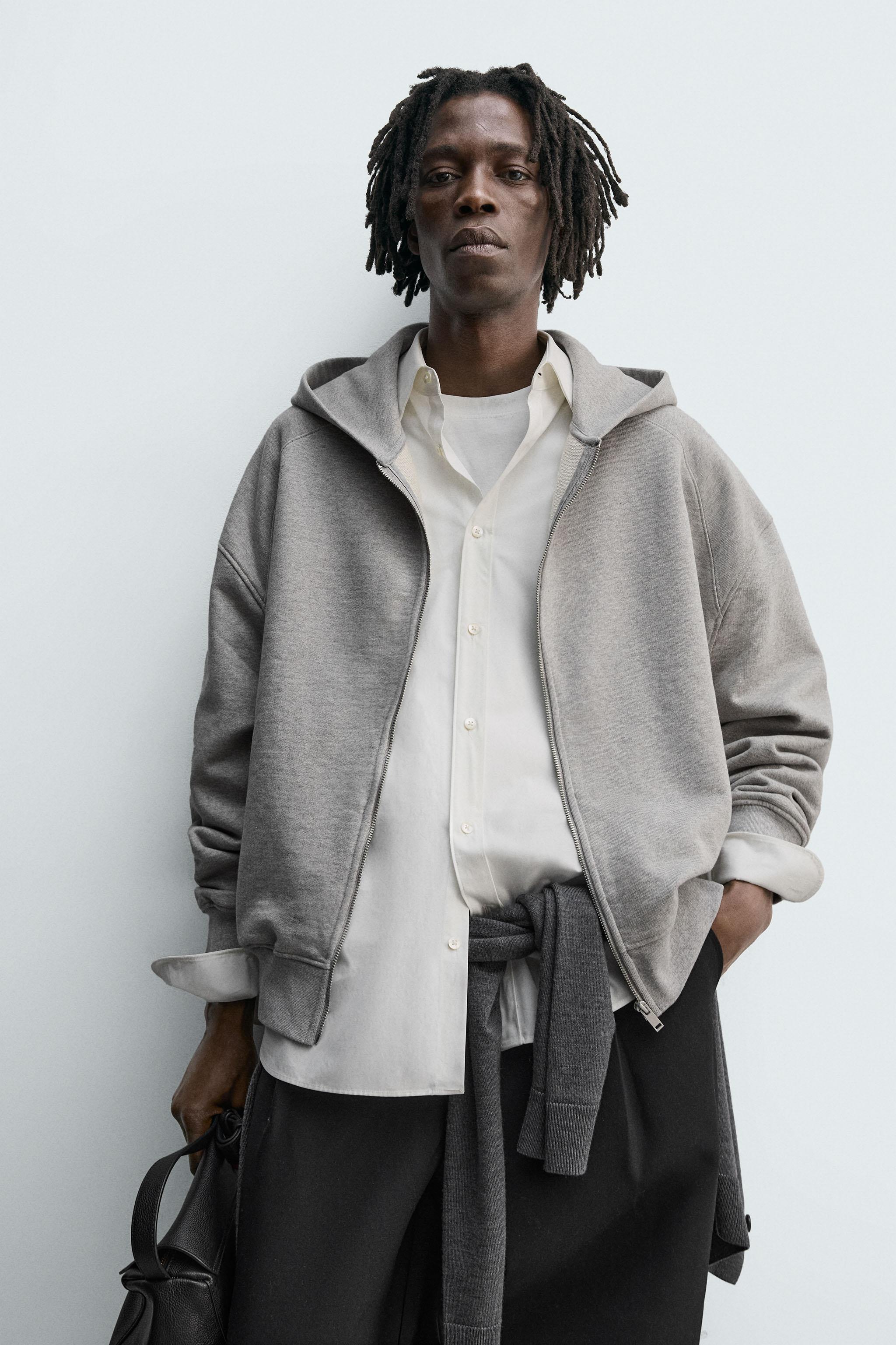 SWEAT ZIPPÉ À CAPUCHE ET ÉTIQUETTE