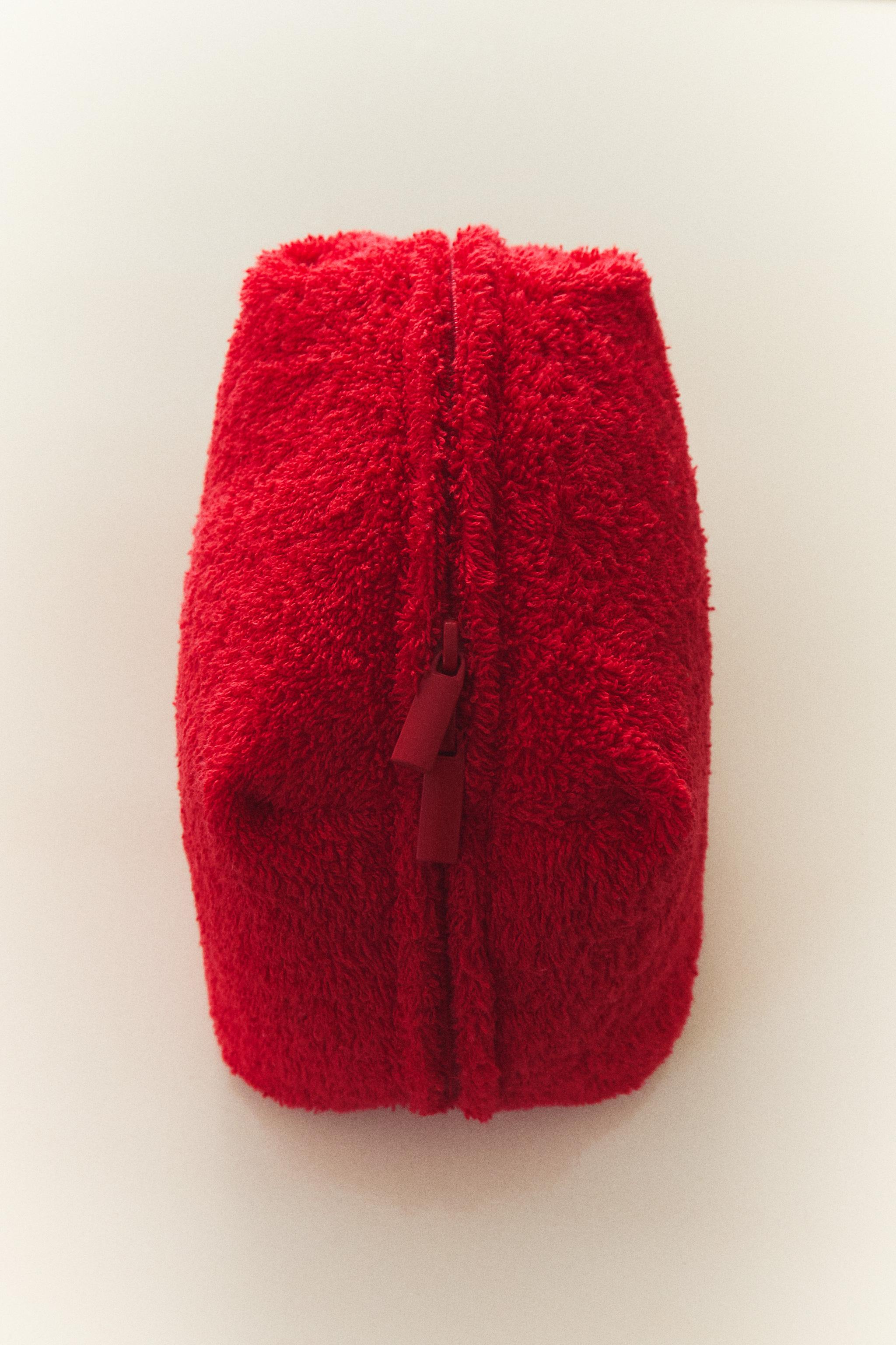 MEDIUM TOWEL MAKEUP BAG — Red
