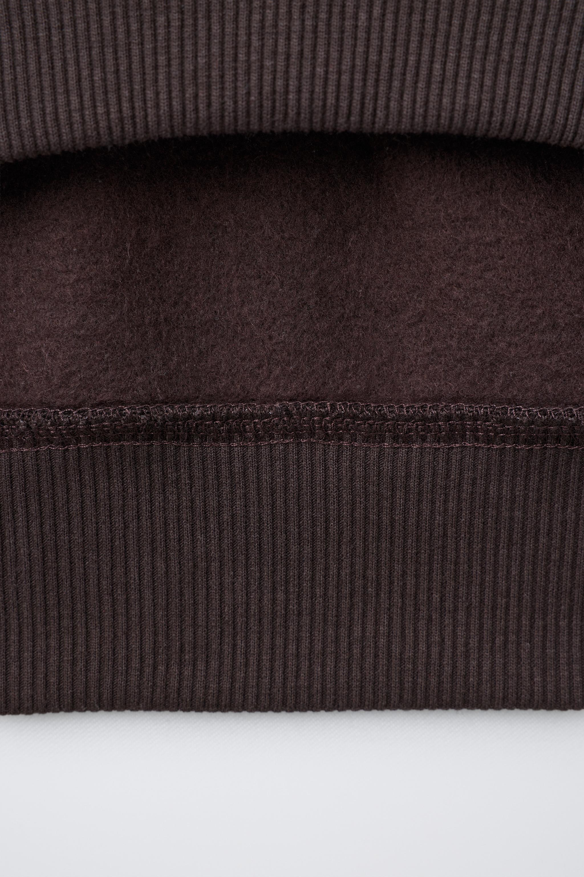 FLOCKED CHERRY CAPYBARA CAPYFUN © SWEATSHIRT