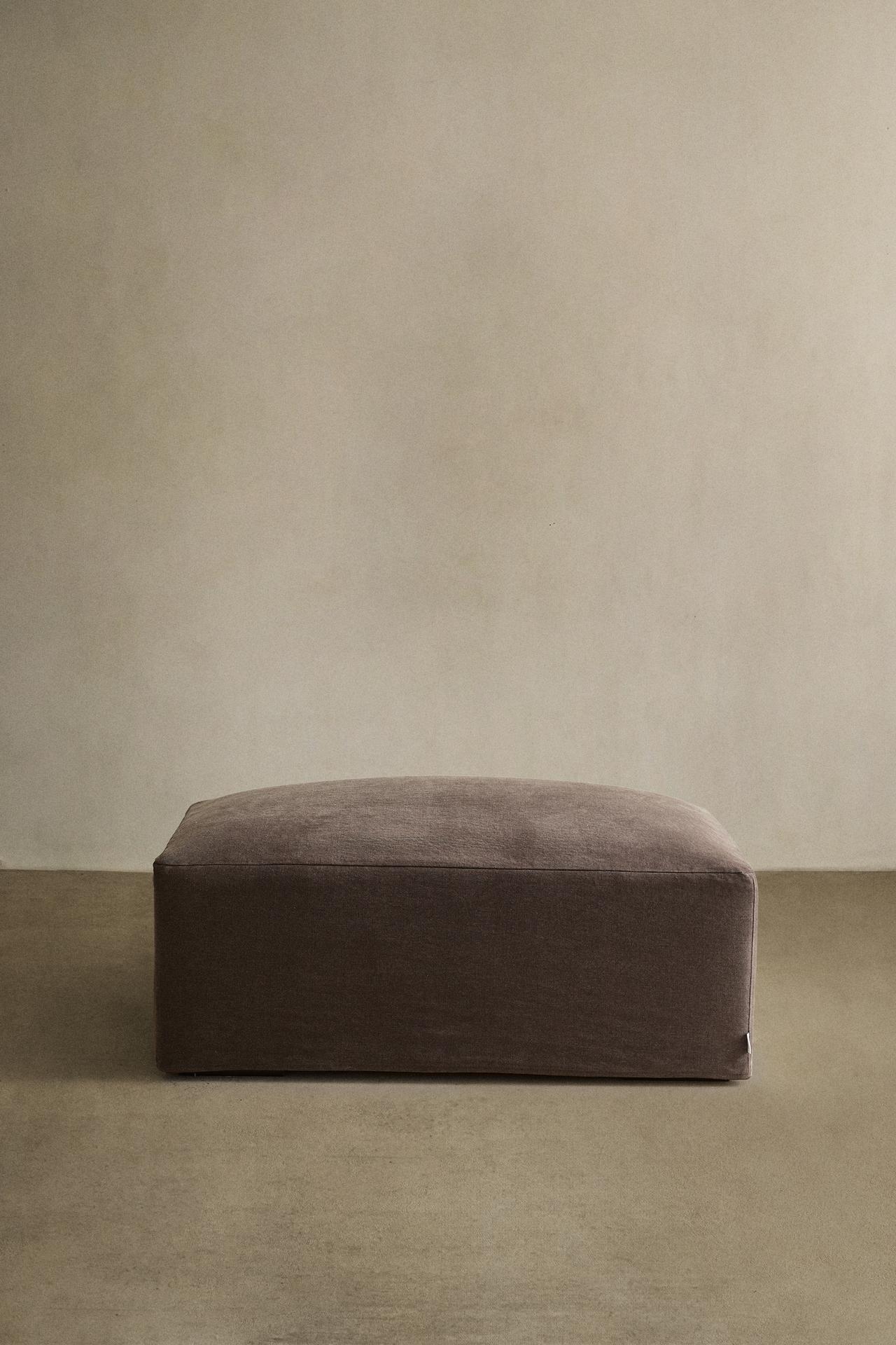 FOOTSTOOL WITH REMOVABLE WASHED LINEN COVER — Dark brown