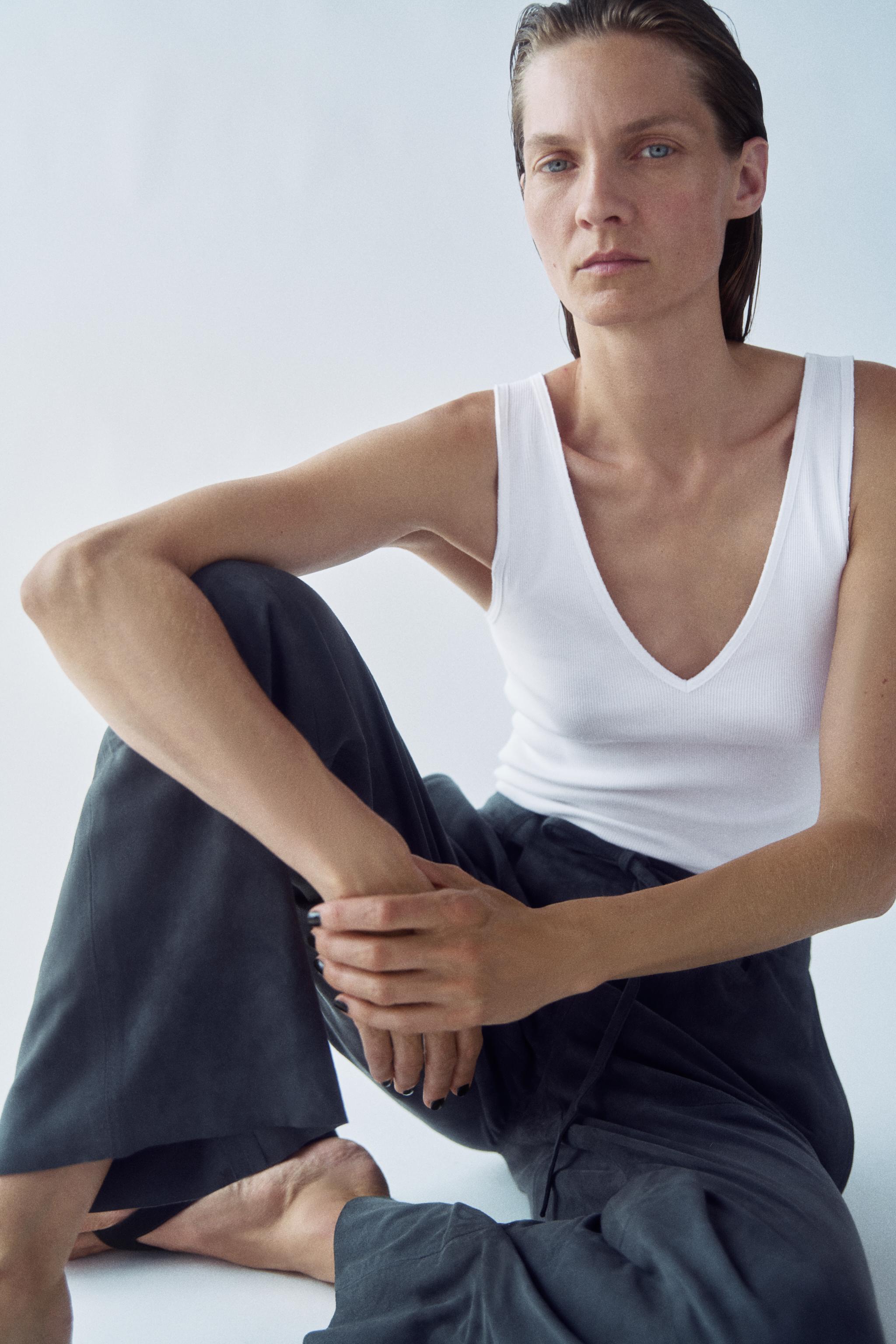 RIBBED V-NECK TANK TOP — White