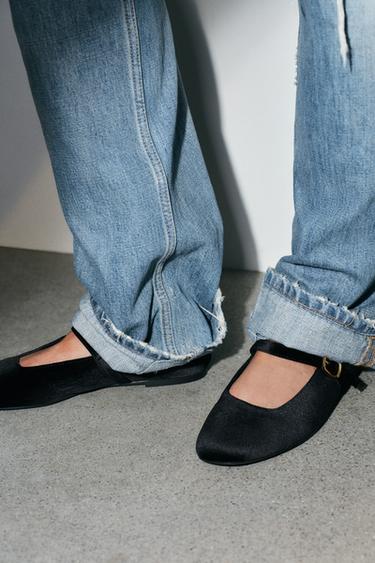 Zara VELVET EFFECT BUCKLE BALLET FLATS - Black