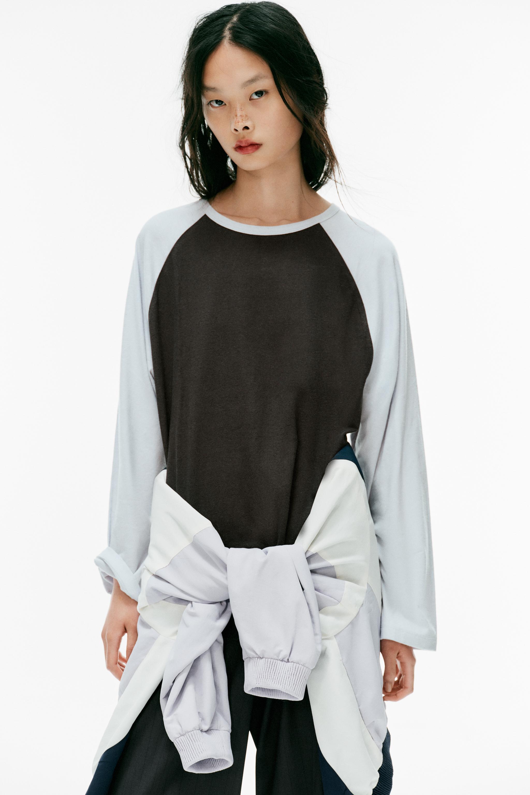 CONTRAST RAGLAN T-SHIRT