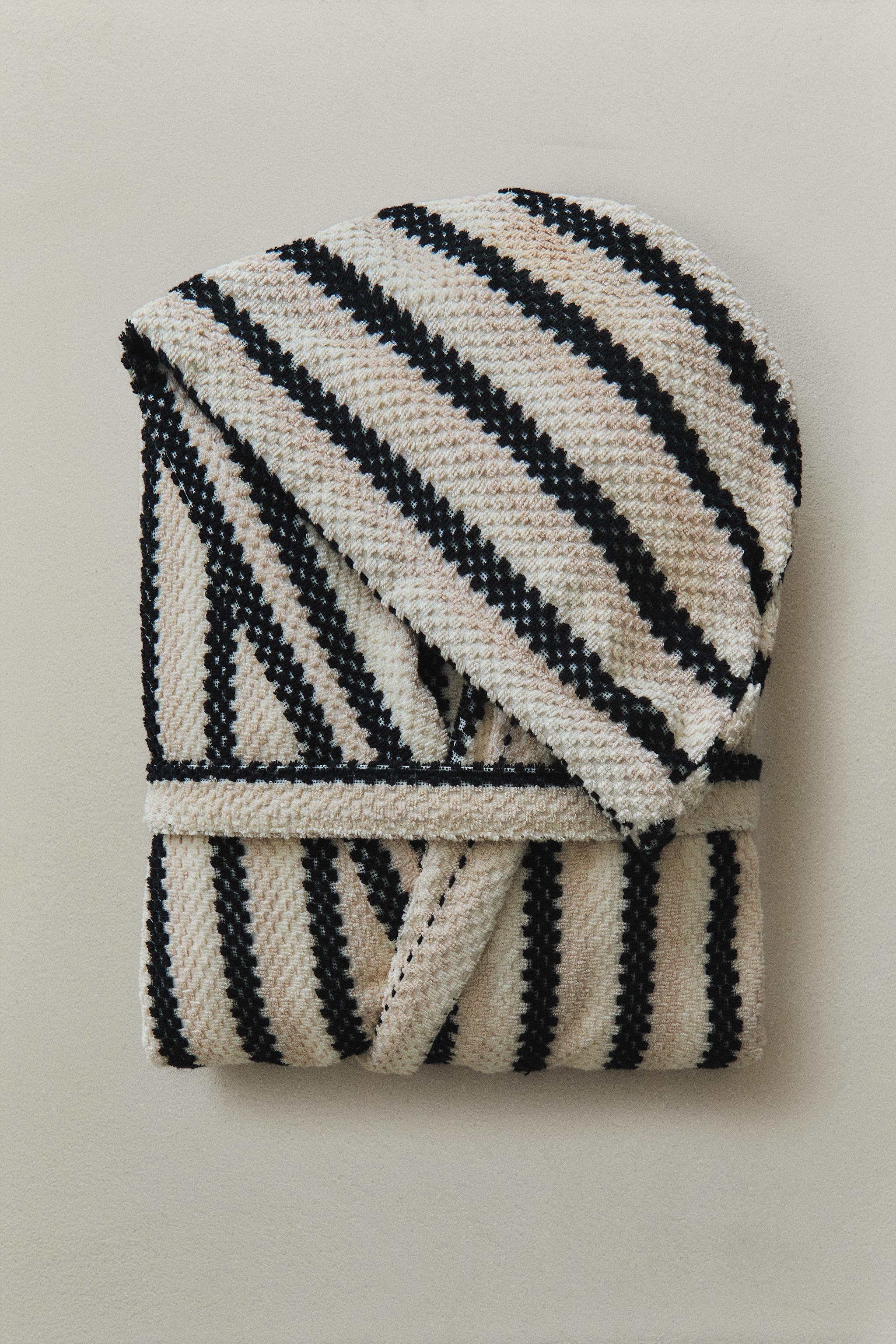 GEOMETRIC JACQUARD BATHROBE — Black