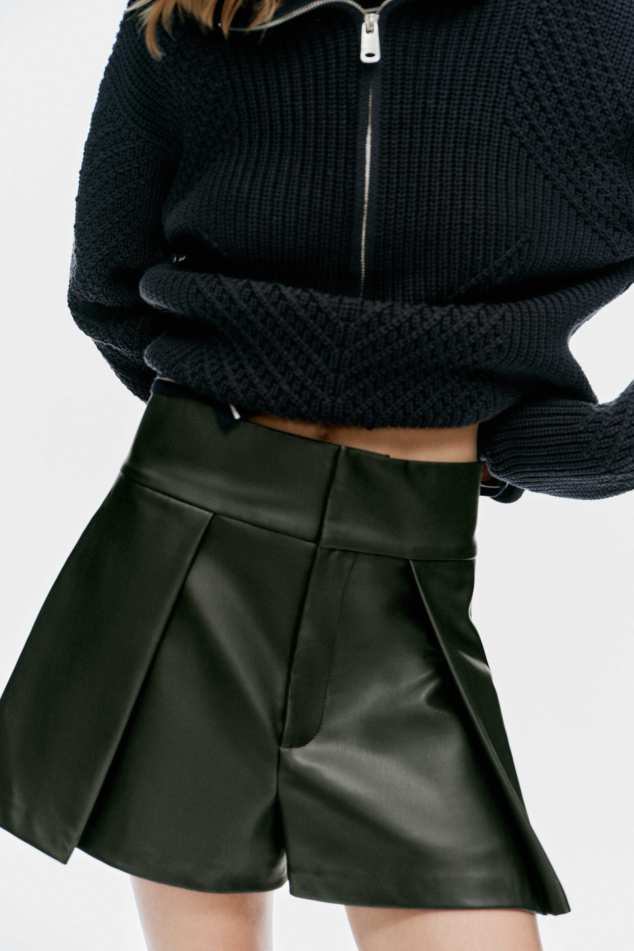 FAUX LEATHER PLEATED SHORTS