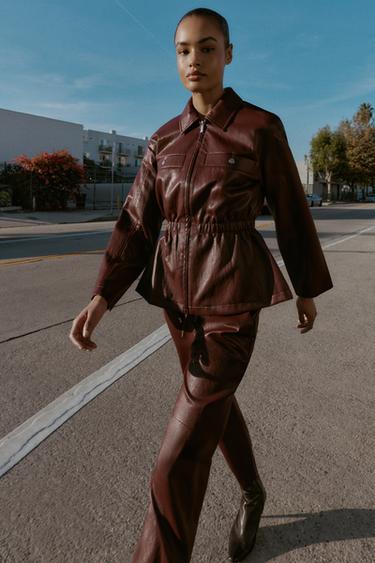BLOUSON MATIÈRE SYNTHÉTIQUE À TAILLE ÉLASTIQUE - Grenat de Zara - Image 2