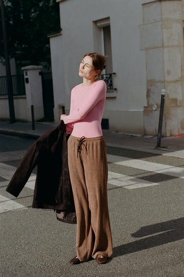 PANTALON DROIT TAILLE ÉLASTIQUE - Marron clair de Zara - Image 2