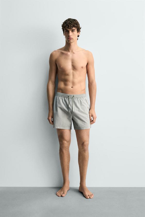 BAÑADOR MEDIO SEERSUCKER - Khaki de Zara - Imagen 0