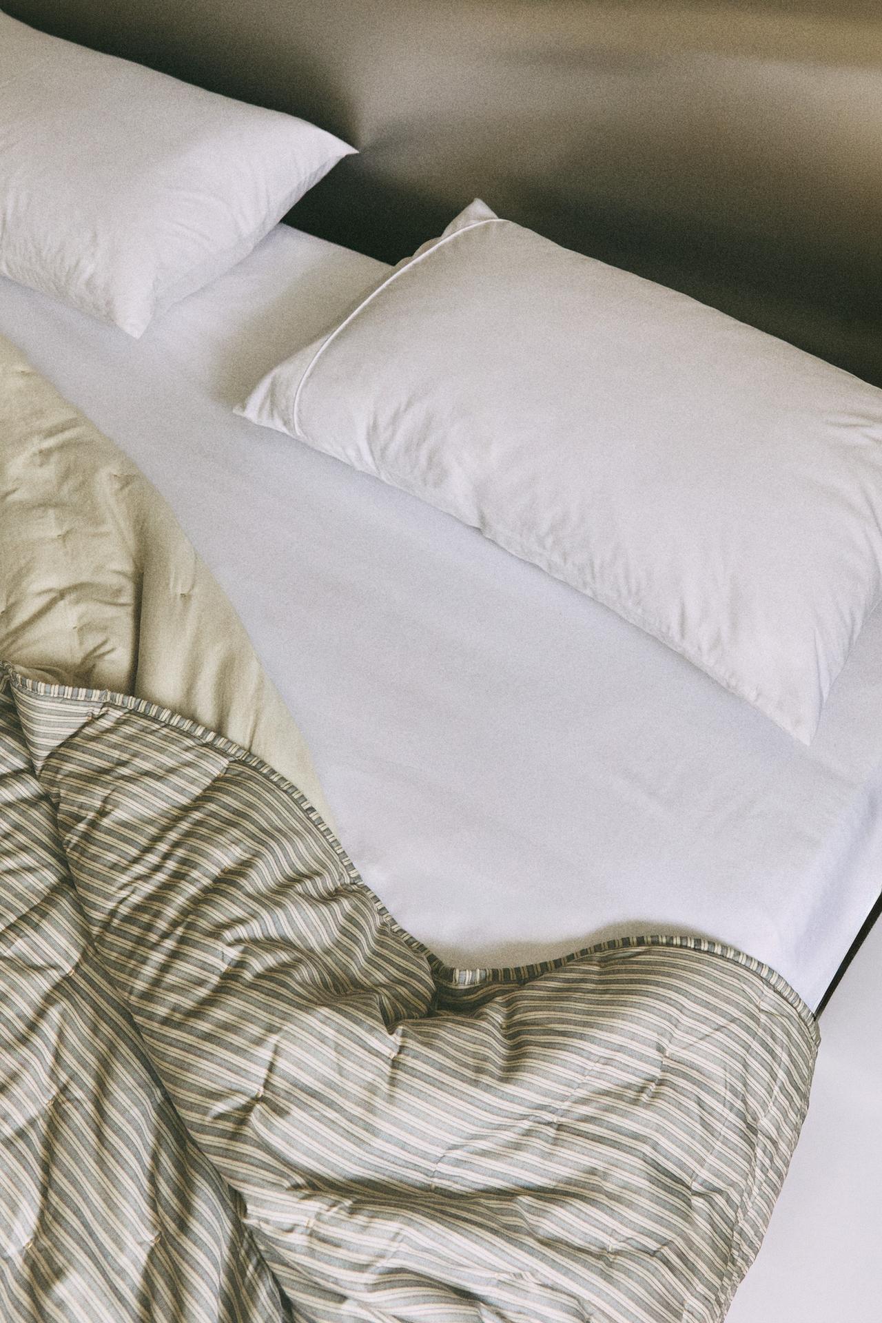 STRIPED QUILT — Pearl gray