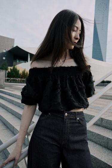 フリンジ付きパフトップブラックZaraのフリンジ付きパフトップ - ブラック