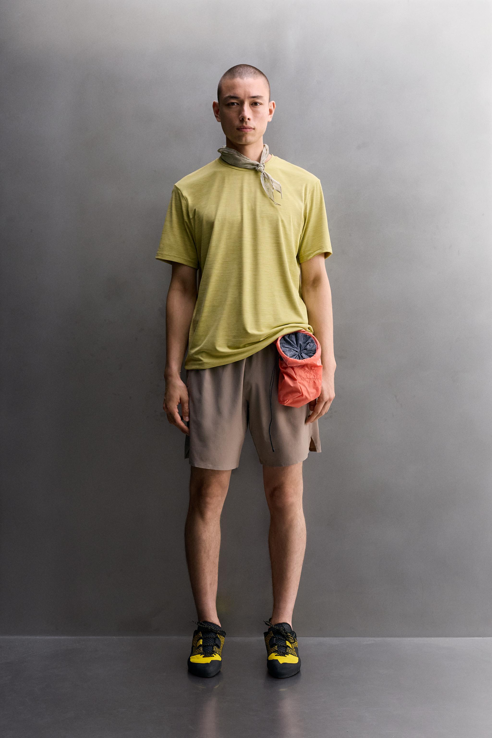 STRIPED TECHNICAL JACQUARD T-SHIRT - Yellow | ZARA Canada