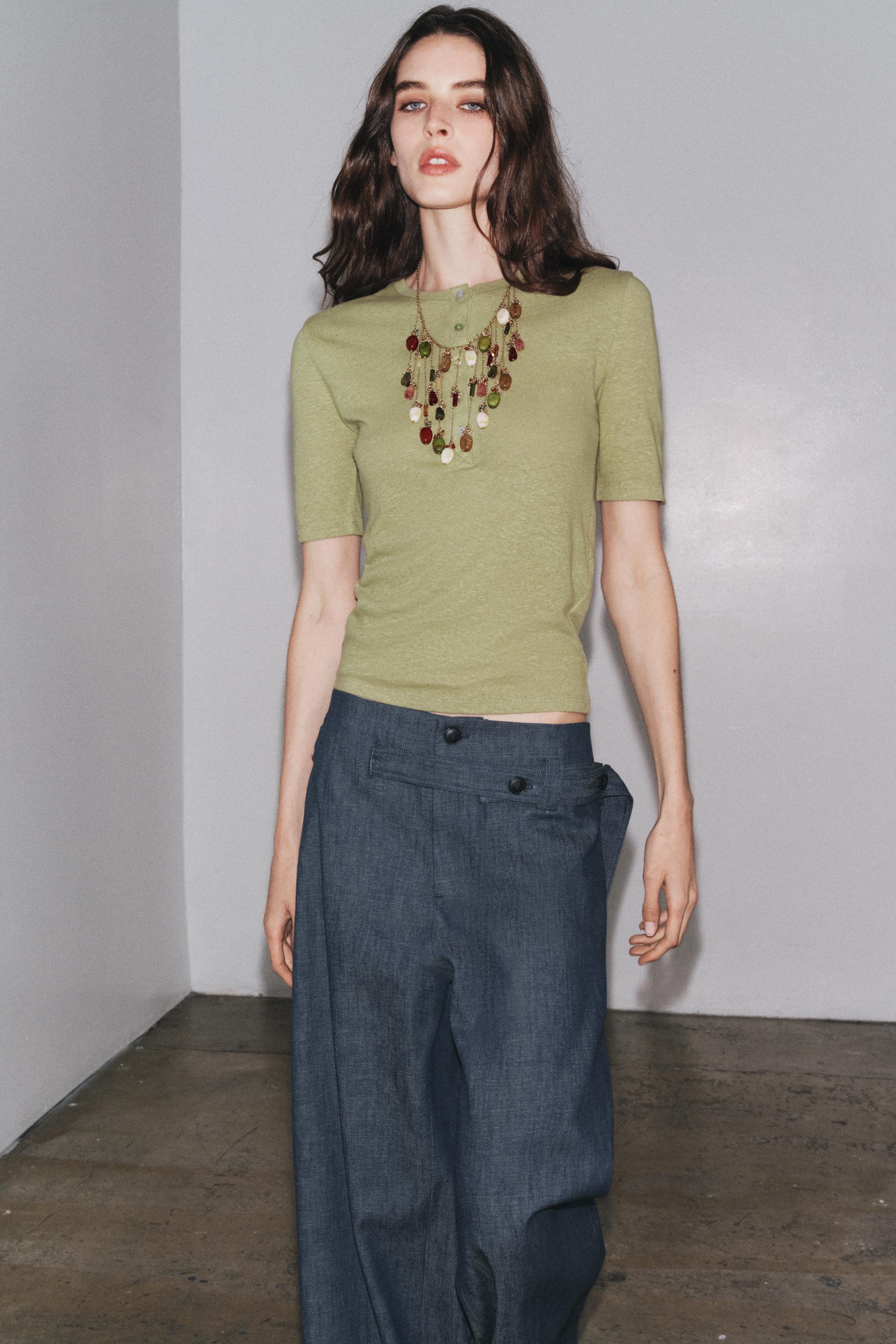 リネンボタン付きTシャツ - グリーン | ZARA Japan / 日本
