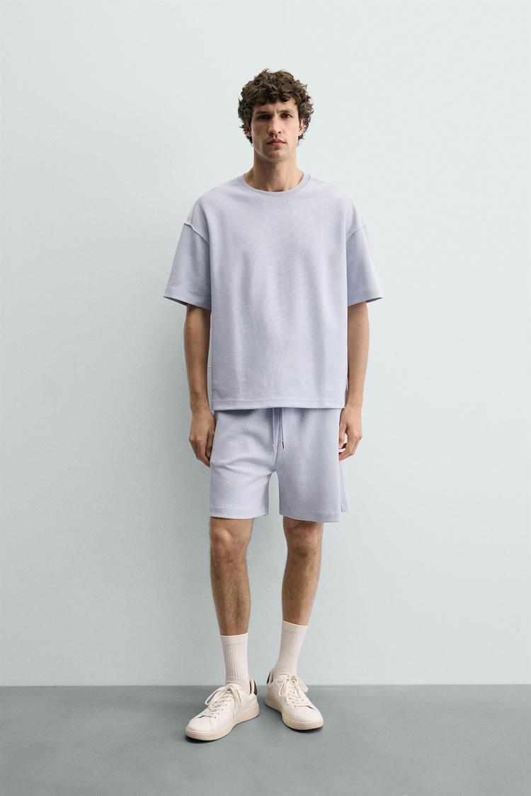 PANTALÓN CORTO BERMUDA TIPO JOGGER DE TEJIDO INTERLOCK CON CORTE RELAJADO