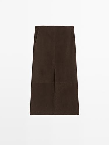 Falda midi recta piel nobuck - Marrón de Zara