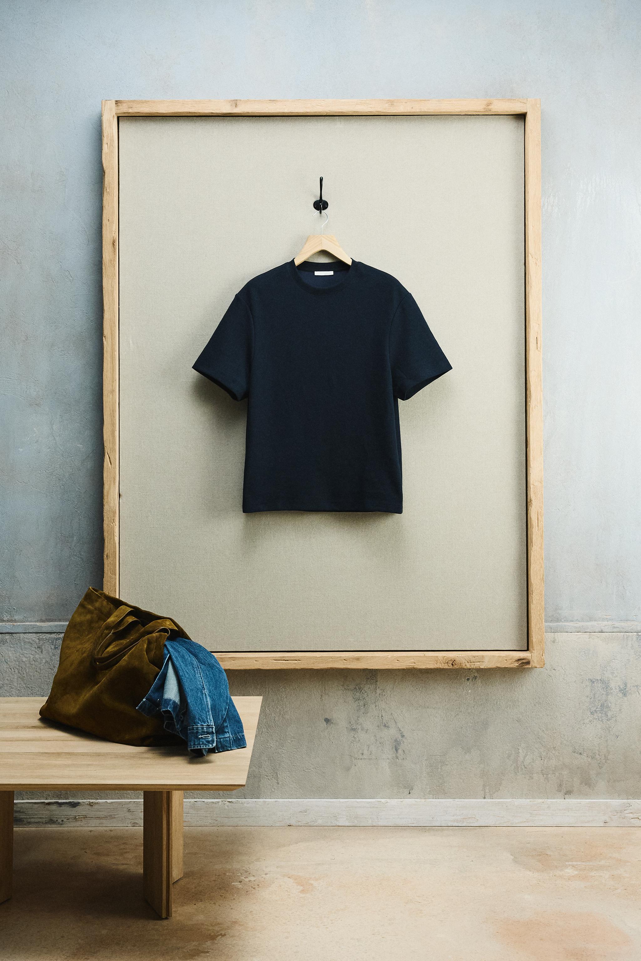 ZARA】ネイビー Tシャツ - メルカリ