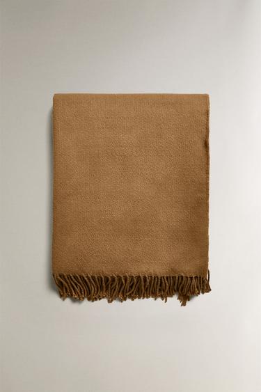 FRINGED DECORATIVE THROW - camel by Zara