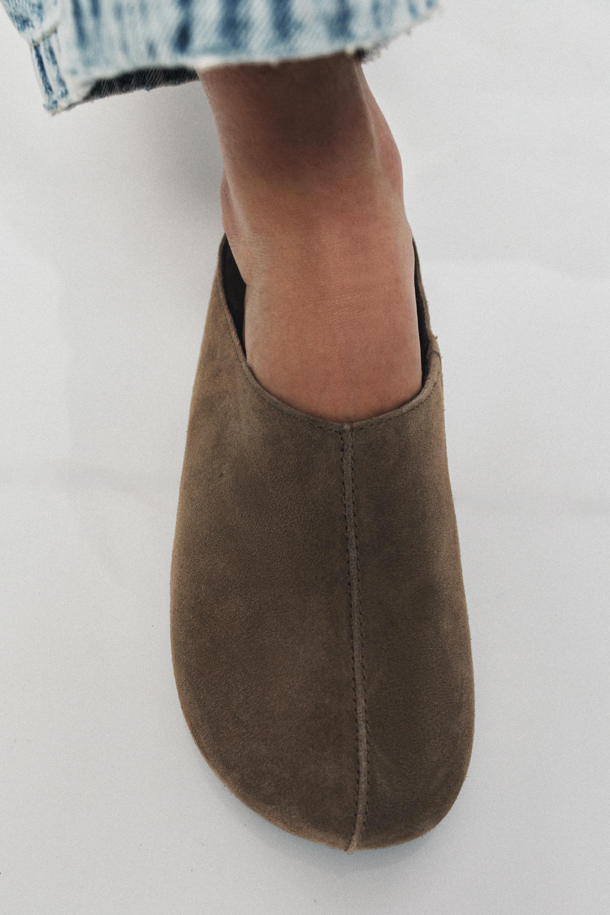CHAUSSURES DESTALONNÉES EN DAIM