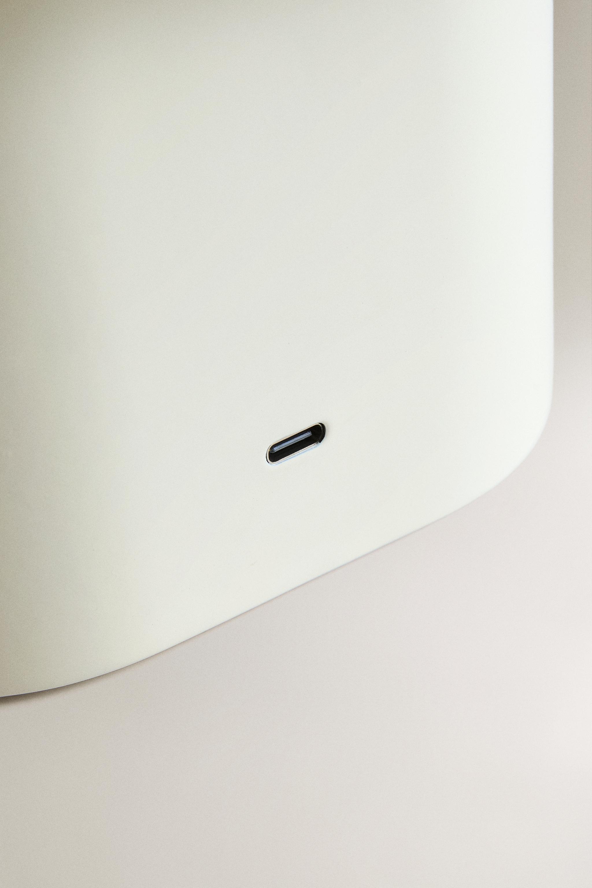 CORDLESS IRON TABLE LAMP