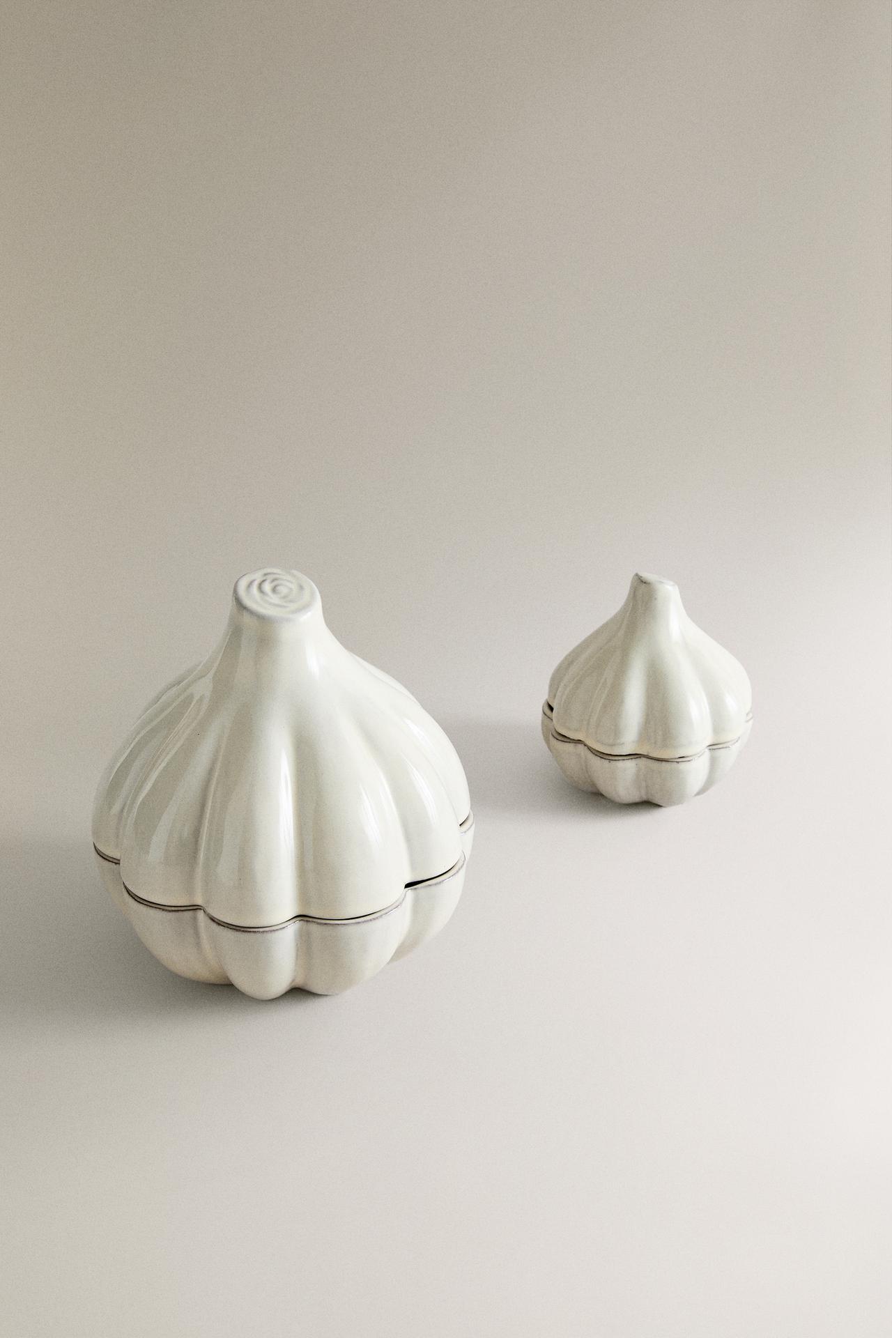 TERRACOTTA GARLIC STORAGE JAR — Cream
