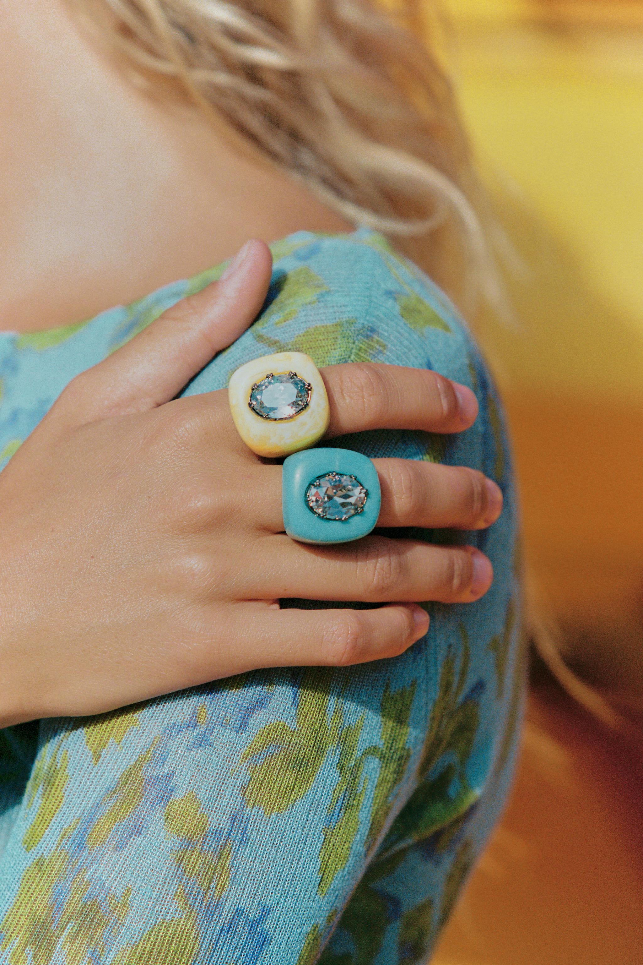 JEWELED RESIN RING — Yellow