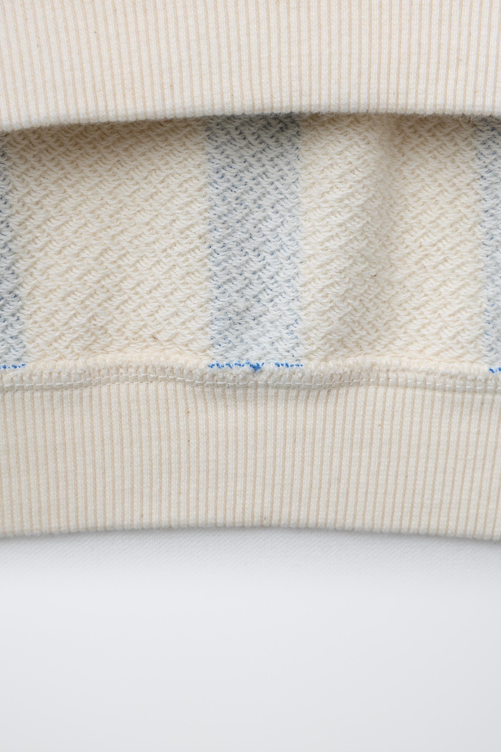 SWEAT À RAYURES ET TEXTE EN RELIEF