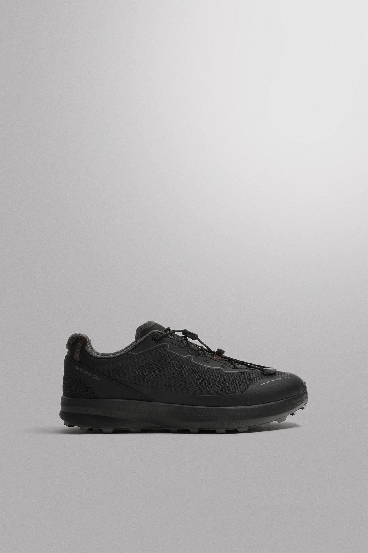 CAPRA TRAIL ZERO SNEAKERS — Black