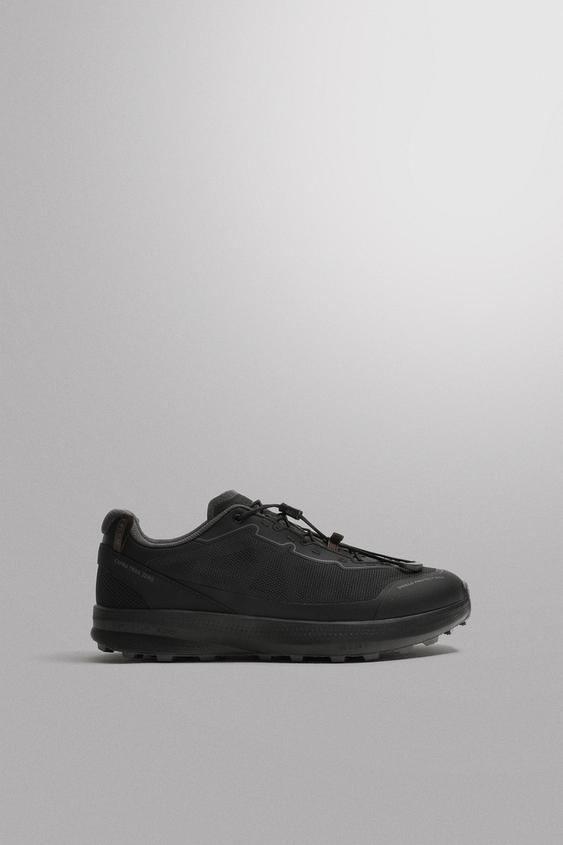 ZAPATILLA DE CORRER TRAIL - Negro de Zara - Imagen 0